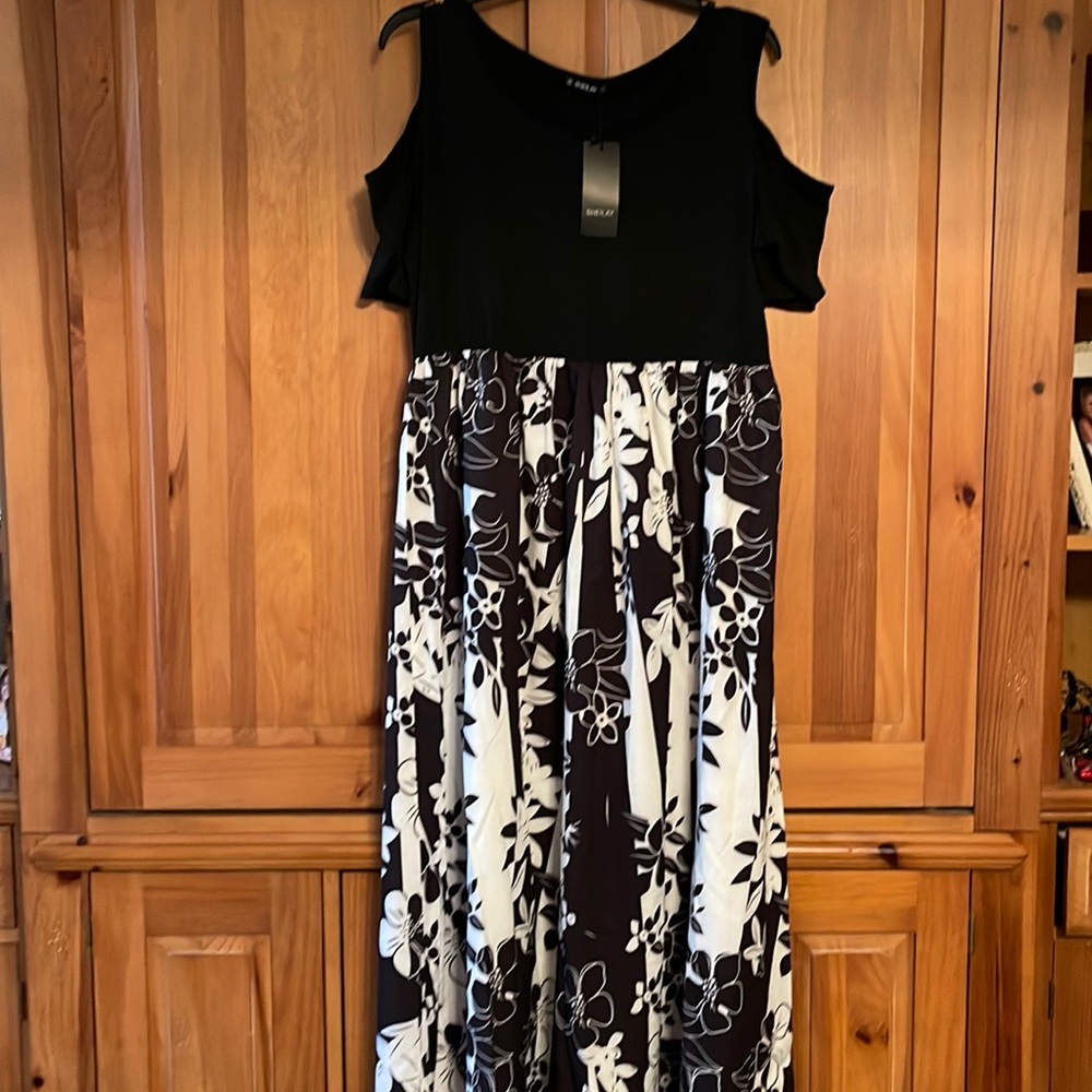 Sheilay maxi dress - black & white floral. Size XXL. NWT